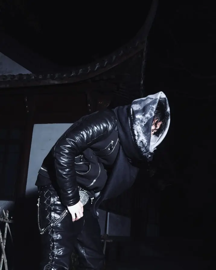 Pour pint of that dirty, Double me cup, I sip ’til I‘m blurry #ootd #outfit #esdeekid #hedislimane (5/9)