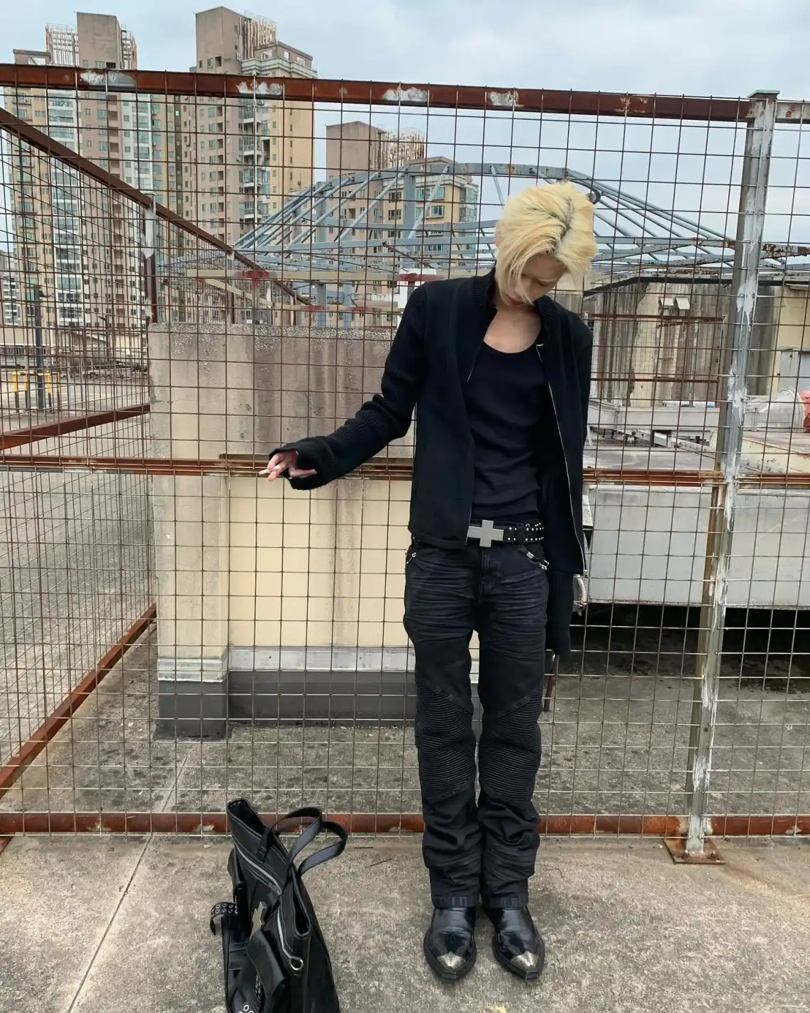 Silence the static. Liquid metal molding to your perception. Upgrade your reality at PSYLOS1.COM REBEL WAVE #cyberpunk #avantgardefashion #chrome #futurism #rebelwave (2/9)