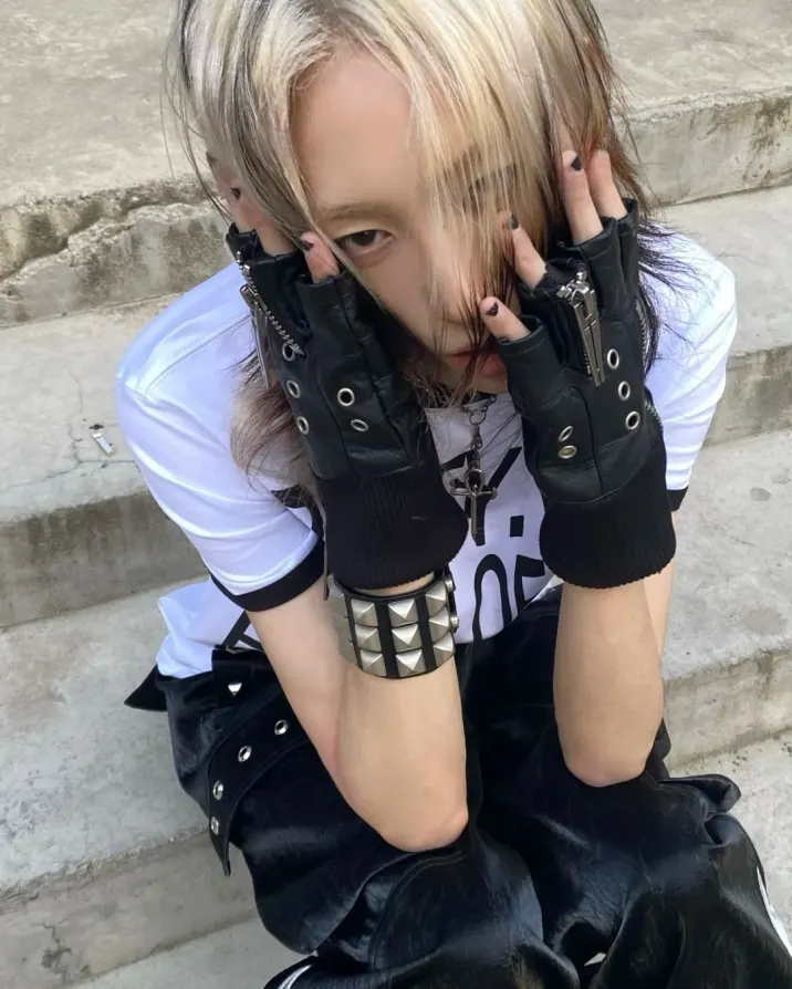Neon bleeding into the void. Buckles locking down the chaos. Breach the system at PSYLOS1.COM REBEL WAVE #Techwear #Cyberpunk #EdgyStyle #FuturisticFashion (2/8)