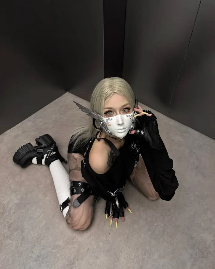 Engineered for uncertain futures. Adaptive silhouettes. Tactical restraint. SHOP AT PSYLOS1.COM TOP: PAIKI SHOES: FYSPR #TechwearCulture #FutureUniform #DarkStreet #DesignDriven (6/6)