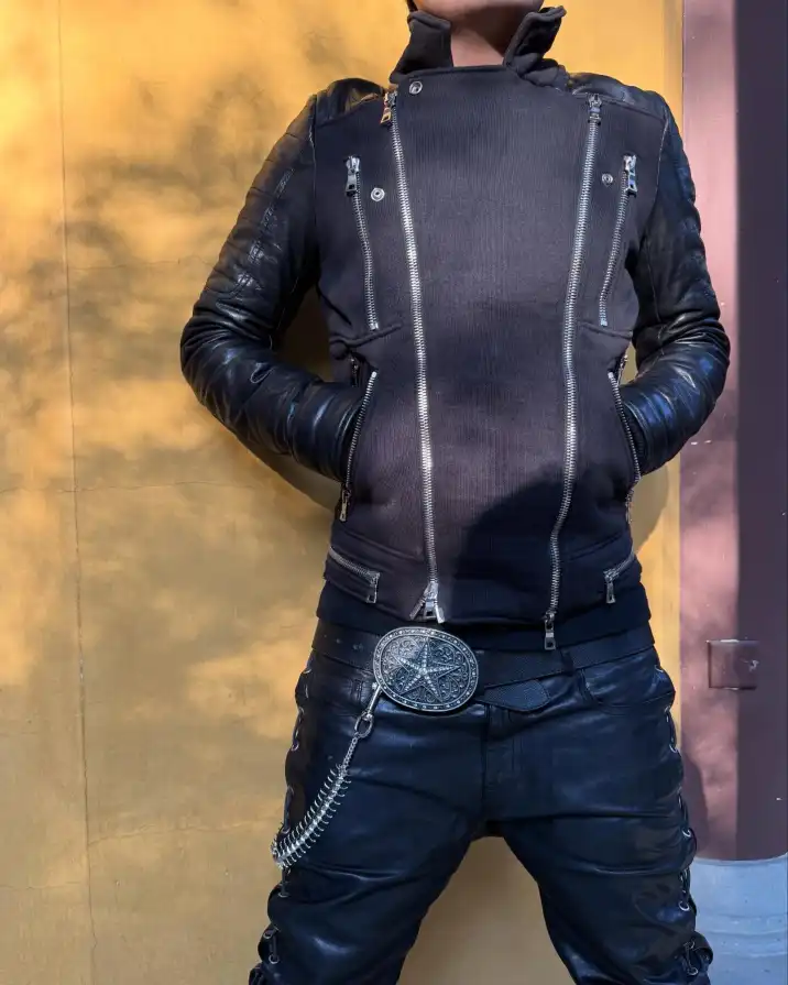 Pour pint of that dirty, Double me cup, I sip ’til I‘m blurry #ootd #outfit #esdeekid #hedislimane (4/9)