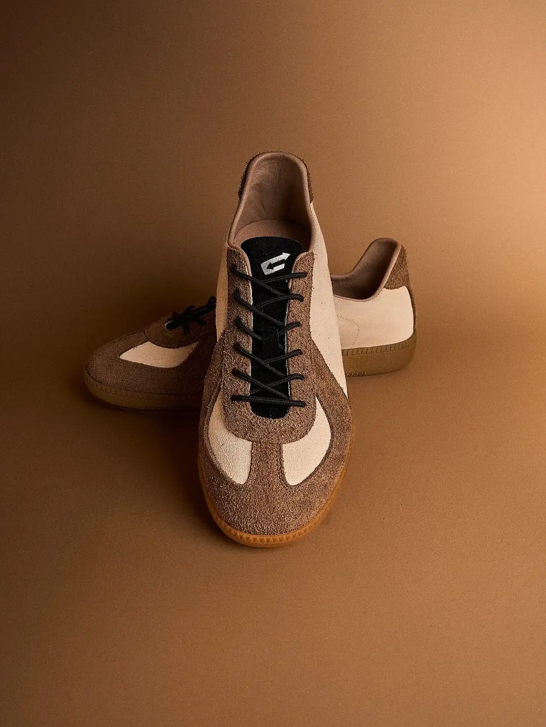 Retro vibes, redefined. Meet the @next_impulsive_official_ Halo Series A flat-soled throwback that brings classic trainer lines into today’s urban rhythm. Think vintage athletic roots, minimalist leather, unfiltered silhouette—nothing extra, just pure style. Step into nostalgia. Step into NOW. #Psylos1 #NextImpulsive #HaloRetro #SneakerRevival#psylos1me #psylos1andme #flatshoes #flatsneakers #shoeholic #sneakers #sneakerhead #sneakerstyle #fashionstyles #newarrivals #styleinspiration #retro (4/6)