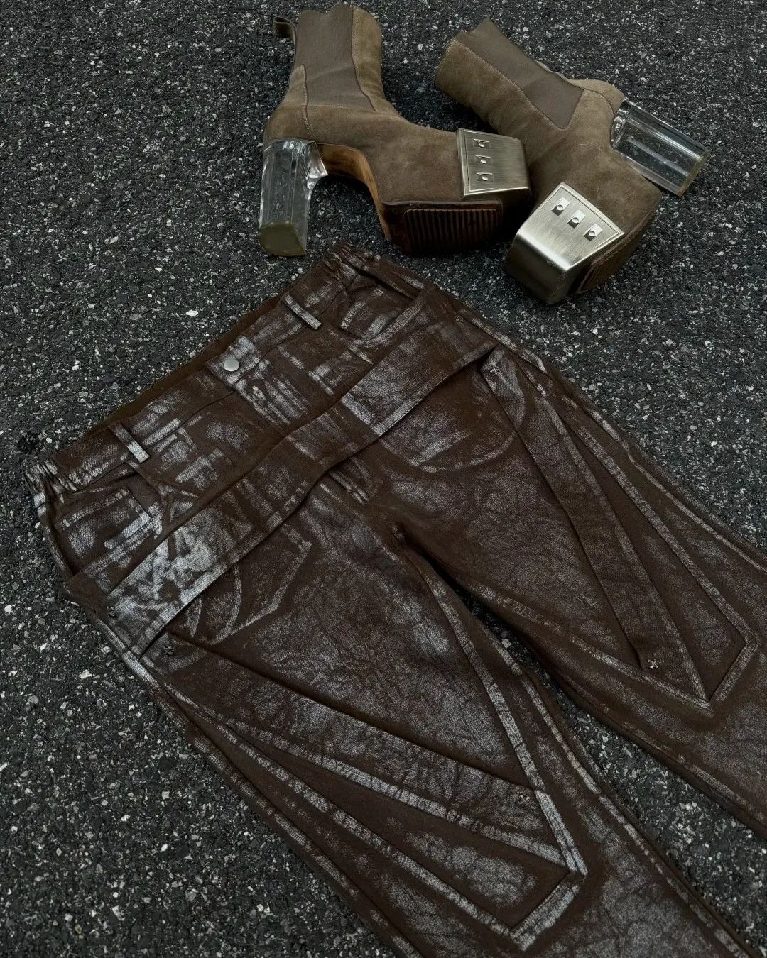 Static noise in the simulation. Strapped denim for the underground. Enter the loop at PSYLOS1.COM Disark #SubversiveBasics #CyberY2K #AvantGarde #Disark #TechWear (7/9)