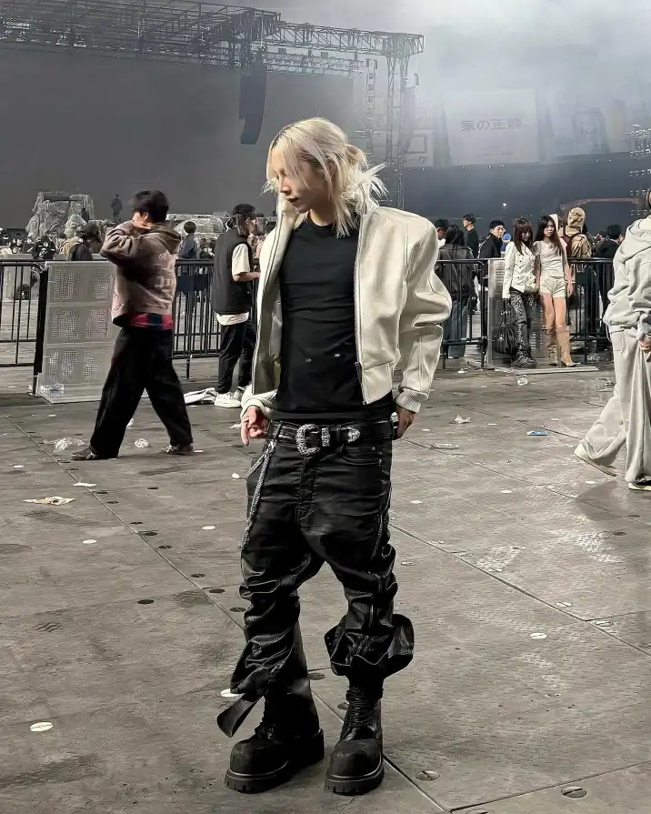 White Devil. Fur collar. Sharp attitude. Pre-Black Friday — Up to 50% OFF + Free Gift ⚡ psylos1.com @1fizstqh4 in REBEL WAVE | White Devil Fur Collar Leather Jacket #psylos1 #RebelWave #WhiteDevilJacket #1fizstqh4 #darkfashion #techwearfemme #streetavantgarde #preblackfriday #50off_eyewear (2/5)