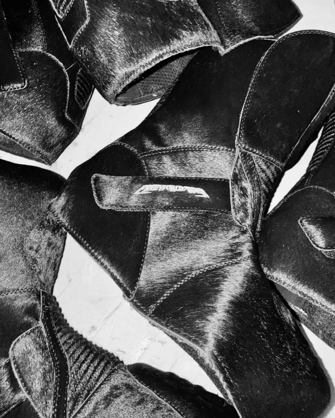 Static noise. Alien geometry, synthesized for the streets. Mutate your reality at PSYLOS1.COM FVVO #FVVO #avantgardefashion #3dprintedshoes #futuristicstyle #cyberwear (6/6)