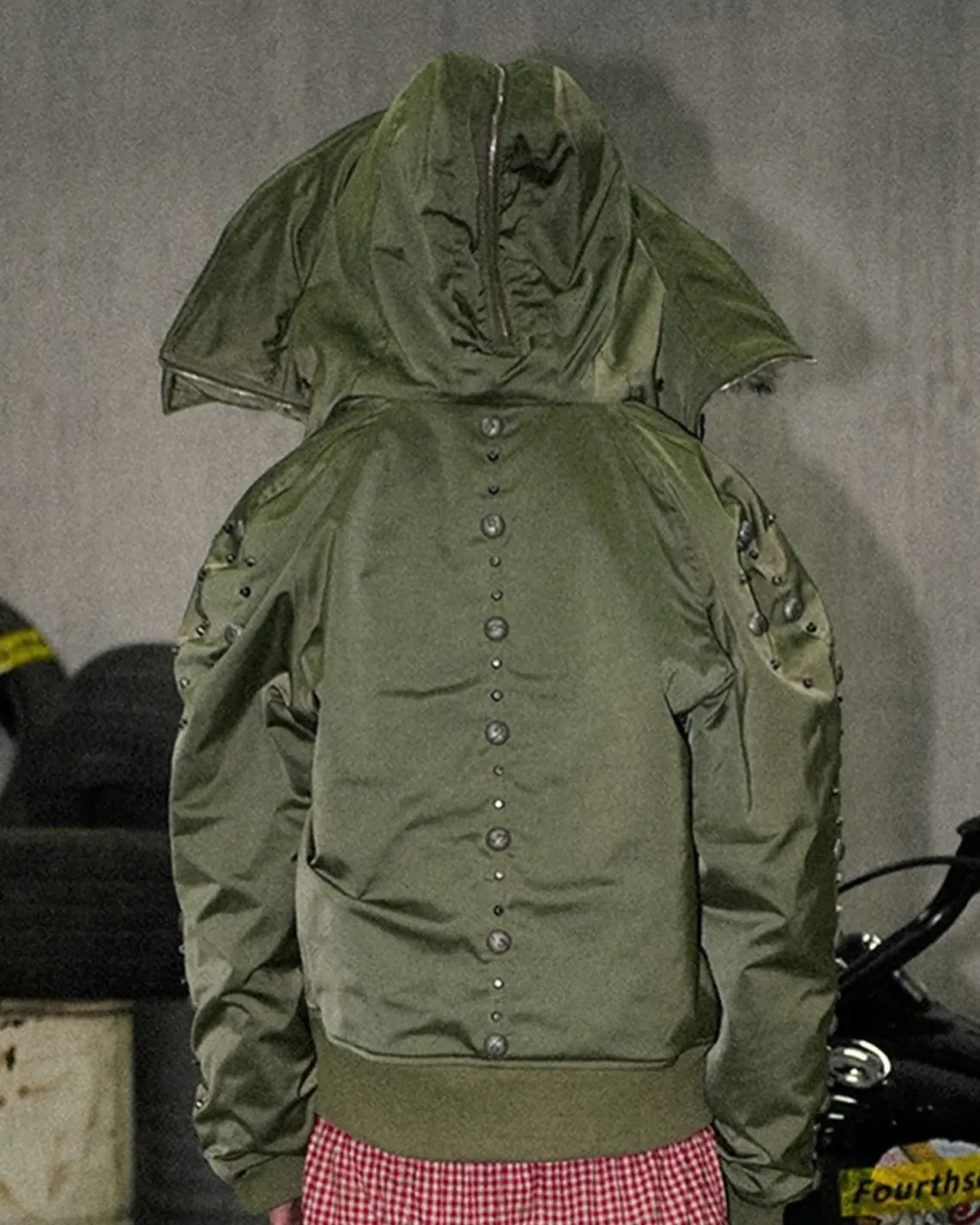 @mrmarcomark wear Fourth3ex 24Fw N2B Double sided nylon rivet imitation fox hair hooded bomber and REGENZONE washable camouflage erosive silhouette capri pants link in bio (5/6)
