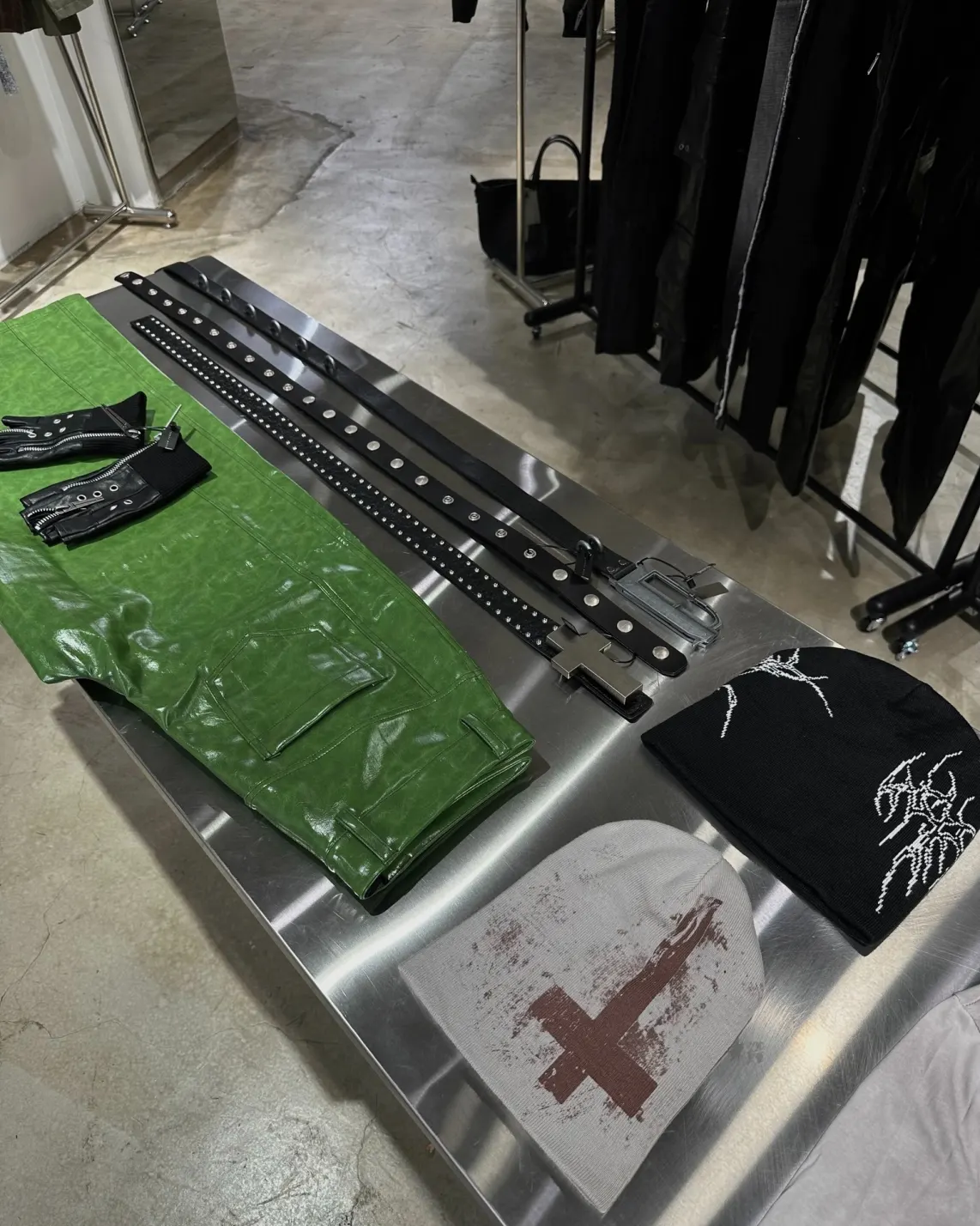 Built for the aftermath. Worn by those who saw it coming. Log in at PSYLOS1.COM REBEL WAVE #Techwear #DarkAesthetic #RebelWave #AvantGardeFashion (2/5)