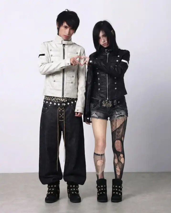 System override initiated. Reflecting the chaos of the metropolis in polished steel. The algorithm can't track what it can't see. Access the mainframe at PSYLOS1.COM DETW #cyberfashion #chromehearts #futurism #avantgardestyle #glitchcore (2/5)