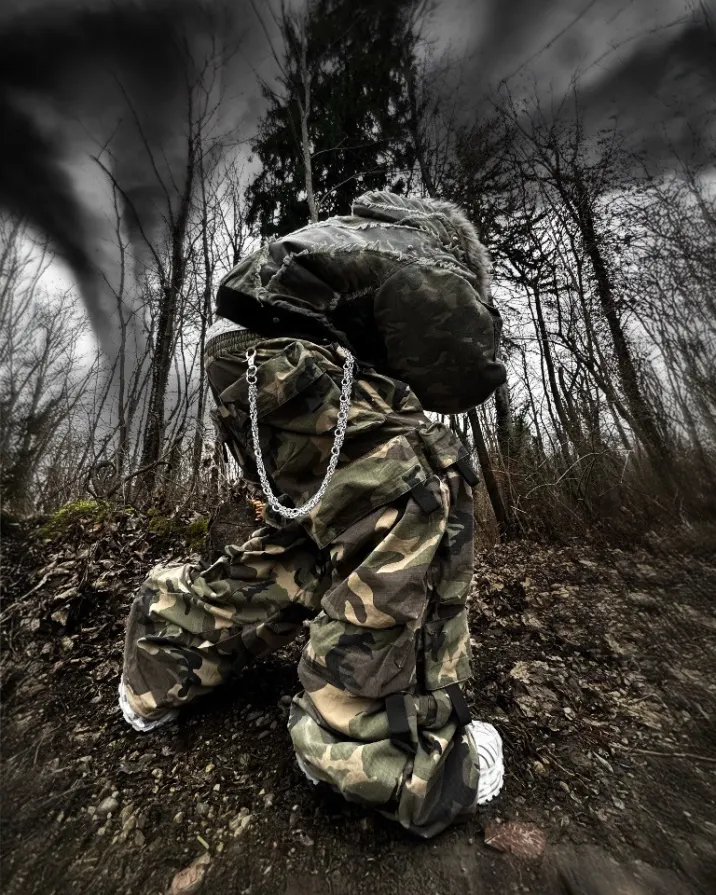 Anonymity is the new currency. Glitch the simulation in these VaultLayer Combat Utility Pants. Authorize your access at PSYLOS1.COM VANGUARDIA | VaultLayer Combat Utility Pants - Camo #Techwear #Subversive #Vanguardia #Streetwear #Camo #psylos1 (4/10)